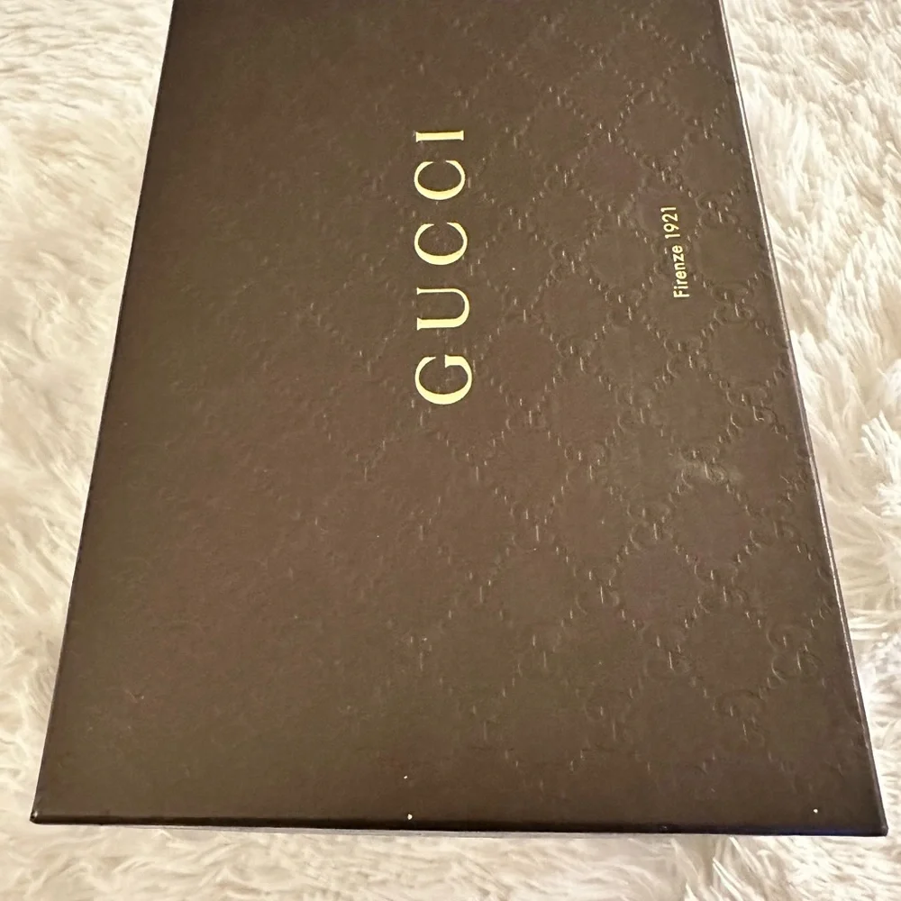 Authentic Women’s Gucci Sneakers size 38 - Picture 5 of 6